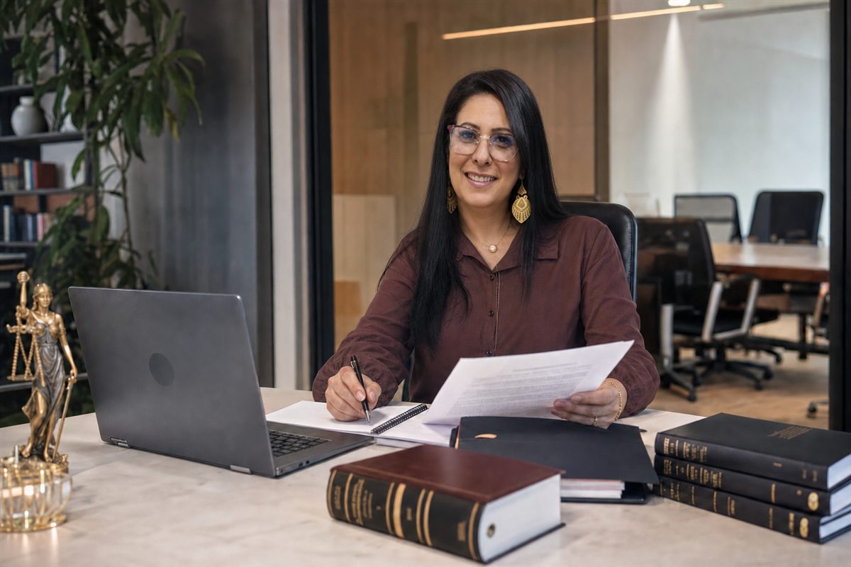 Advogada Patrícia Teixeira de Melo no escritório